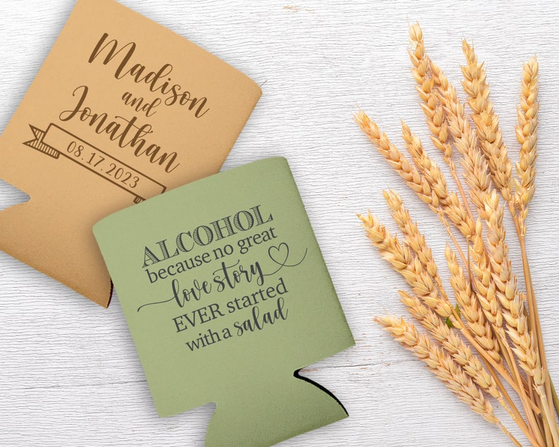 Wedding Can Coolers Funny Wedding Favors for Guests in Bulk Wedding Party Gift Bags Wedding Favor Ideas Alcohol Great Love Story Salad 1A imagem 4