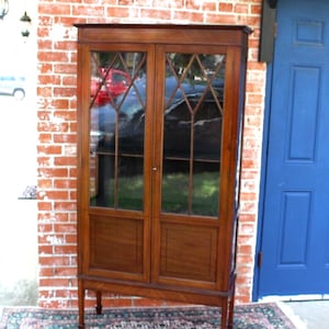 English Antique Mahogany Edwardian Bookcase / Display Cabinet