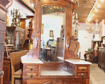 American Antique Eastlake Victorian Mahogany Dresser / Vanity