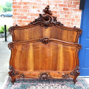 Exquisite French Antique Carved Louis XV Full Size Bed w. Rails