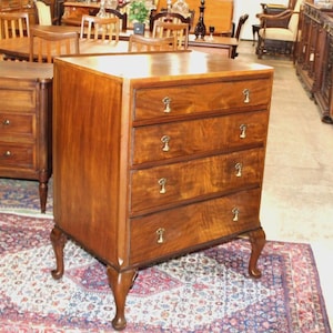 English Antique Burl Walnut Queen Anne Chest of Drawers Vintage 4-Drawer Dresser