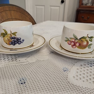 Wedgewood Fruit Sprays Cups and Plates Set Four pieces