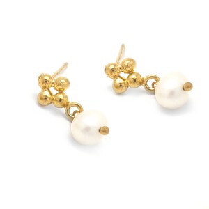 Elegant Pearl Earrings, 18k Gold Plated Silver Earrings, Bridal Gold Earrings, Gold Dangle Earrings, Elegant and Charming, Bridal jewelry