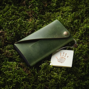 iPhone 16 case / wallet, iPhone 16 Pro wallet/cardholder green Italian Crazy Horse leather minimalist iPhone 16e 15 case iPhone 15 Max cover