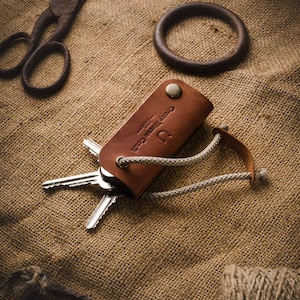 Leather, key organiser key chain, key fob, Key Holder, leather keychain, brown, vintage key necklace, key purse, key ring, gift for him.