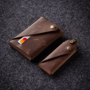 Set regalo con portafoglio e portachiavi, porta carte in pelle marrone scuro, portachiavi minimalista, regalo personalizzato per mamma, papà, fratello, sorella, lui e lei