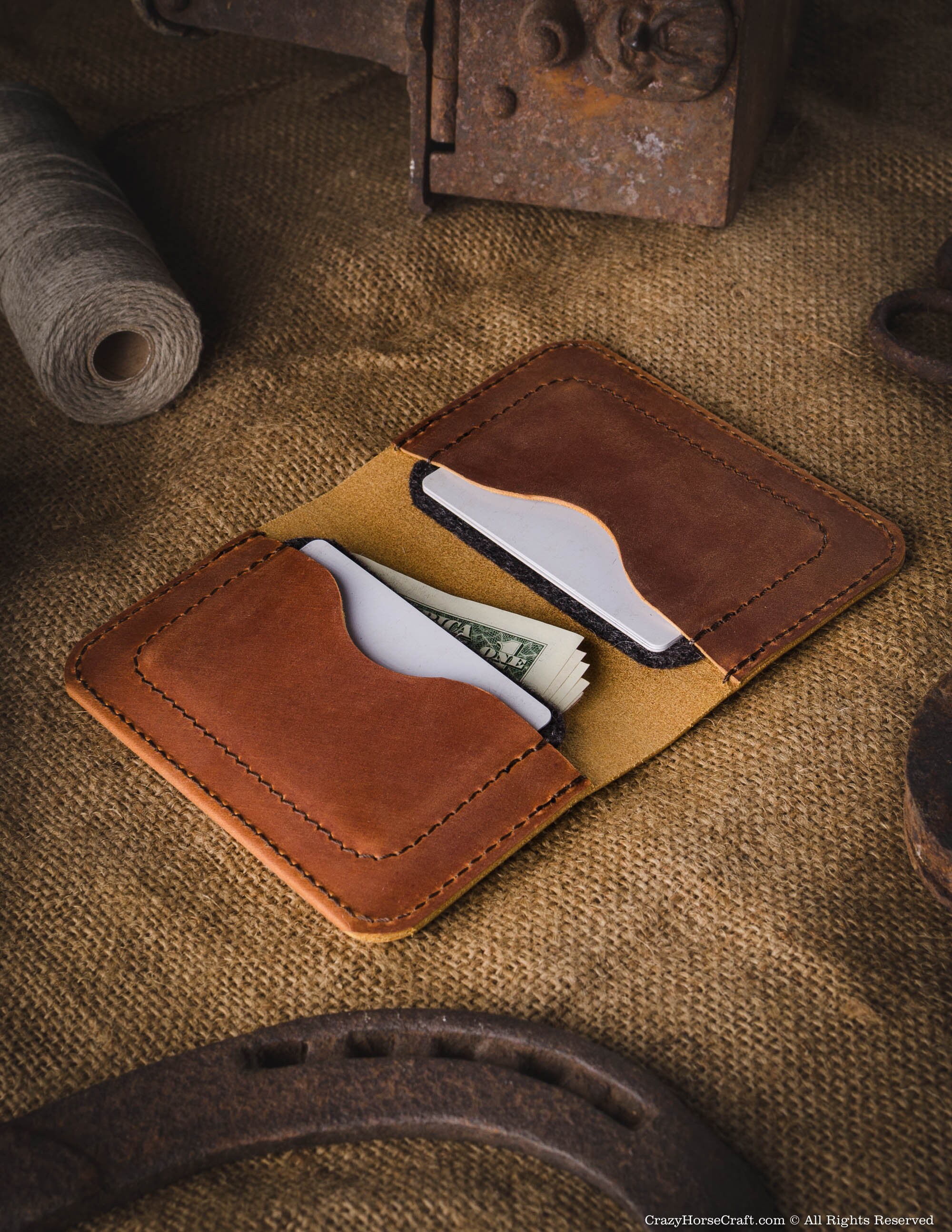 Estuche para tarjetas de visita con soporte para billetera de cuero curtido vegetal - Imagen 7 de 17