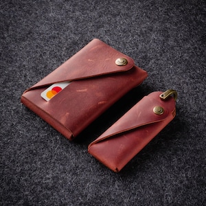 Set de regalo de billetera y llavero, tarjetero delgado de cuero rojo, llavero minimalista, regalo personalizado para mamá, papá, hermano, hermana, él, ella