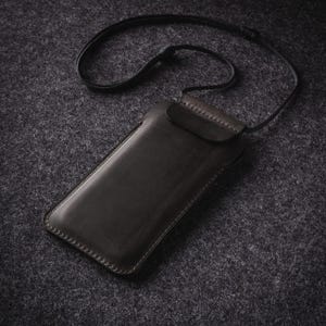 Necklace leather iPhone case personalized slim crossbody sleeve holder gift for him phone strap Crazy Horse iPhone 17 Pro Max Air 16 Plus 15 Carbon Black