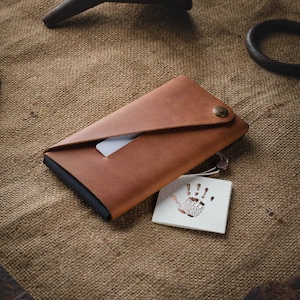 iPhone 14 Plus case / wallet, iPhone 14 sleeve / cardholder, brown Crazy Horse leather, minimalist iPhone 14 / 13 Pro Max cover, unique gift