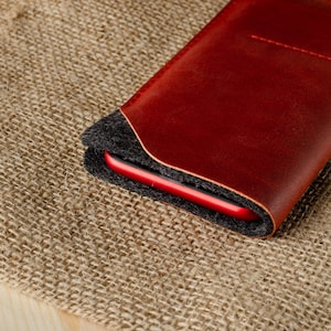 iPhone 15 Pro Max case / wallet with cardholder iPhone 15 Plus sleeve, Wool felt red Crazy Horse leather iPhone 14 Pro Max cover, 15 Pro bag image 5