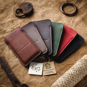 Étui portefeuille en cuir personnalisé pour iPhone, porte-cartes fin, cadeau pour lui, Crazy Horse, iPhone 16 Pro Max Plus, iPhone 16e, iPhone 15 14