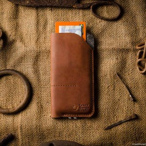 Brown Leather iPhone 15 Pro Max case, 14 Pro Max sleeve, wallet, cardholder Crazy Horse leather wool felt iPhone 15 Plus / 14 / 13 Pro cover image 2