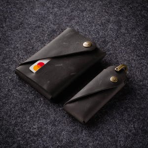Set regalo con portafoglio e portachiavi, porta carte sottile in pelle nera, portachiavi minimalista, regalo personalizzato per mamma, papà, fratello, sorella, lui e lei