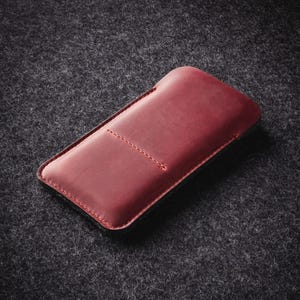 Leather iPhone case sleeve wallet personalized slim card holder gift for him her Crazy Horse iPhone 17 Air Pro Max 16 Pro Plus iPhone 17e 15 Fragola Red