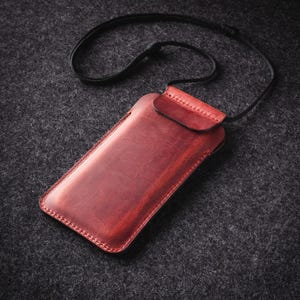 Necklace leather iPhone case personalized slim crossbody sleeve holder gift for him phone strap Crazy Horse iPhone 17 Pro Max Air 16 Plus 15 Fragola Red
