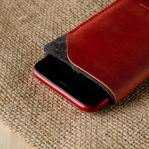 iPhone 15 Pro Max case / wallet with cardholder iPhone 15 Plus sleeve, Wool felt red Crazy Horse leather iPhone 14 Pro Max cover, 15 Pro bag image 6