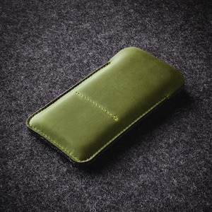 Leather iPhone case sleeve wallet personalized slim card holder gift for him her Crazy Horse iPhone 17 Air Pro Max 16 Pro Plus iPhone 17e 15 Alpine Green