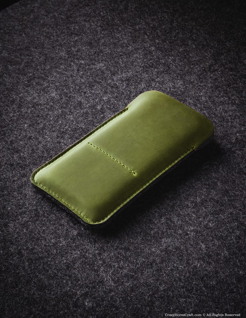 Leather iPhone case sleeve wallet personalized slim card holder gift for him her Crazy Horse iPhone 17 Air Pro Max 16 Pro Plus iPhone 17e 15 Alpine Green