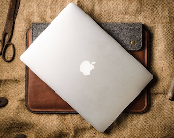 MacBook Pro 15 inch case, MacBook Pro 13 sleeve, MacBook Pro 16 cover, MacBook Air 13 laptop sleeve vegetable tanned Crazy Horse leather bag