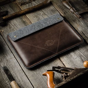 MacBook Pro 16 case sleeve M4 MacBook Pro 16 inch sleeve, MacBook Pro 16 brown Crazy Horse leather cover 100% wool felt MacBook 13/14/16 bag