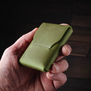 Groene slanke leren kaarthouder minimalistische portemonnee gegraveerde gepersonaliseerde portemonnee visitekaartjehouder herenportemonnee bruidsjonkers cadeau Crazy Horse