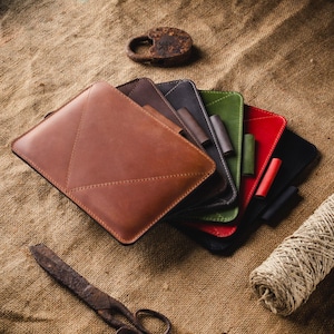Custodia per iPad Mini 2025 – Custodia in pelle conciata al vegetale italiana con portapenne Apple, feltro di lana, personalizzata, Crazy Horse, Top-Grain MINI