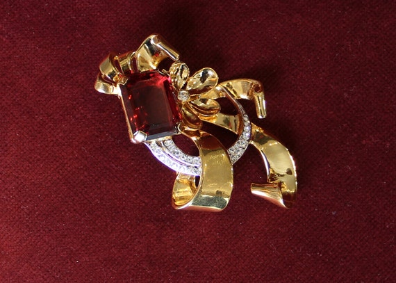 Beautiful 1940s Brooch