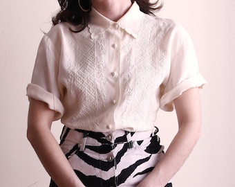 Vintage witte geborduurde blouse, geborduurde crème top met korte mouwen, overhemd met bloemenborduurwerk
