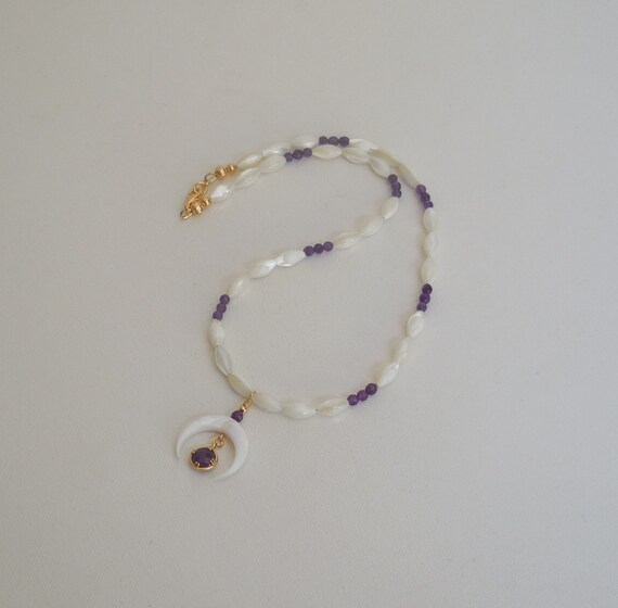 Crescent Moon Naja Mother of Pearl Earrings Gold-plated with Cubic Zirconia Crescent Moon Naja Mother of Pearl Earrings Gold-plated with Cubic Zirconia