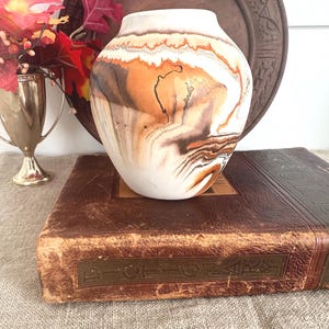 Vase vintage en poterie Nemadji Art : fabriqué à la main, couleurs d'automne ovoïde