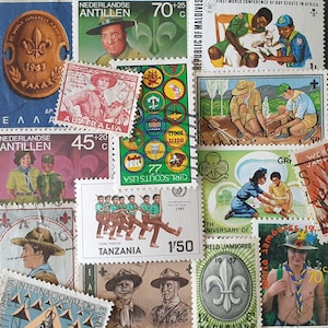 SPEDIZIONE GRATUITA ; 25 SCOUTING Francobolli postali in tutto il mondo per collezionismo, artigianato, pagine di album, collage, tecnica mista, ecc.