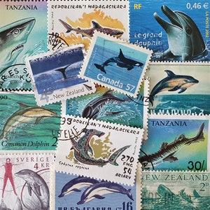 GRATIS VERZENDING; 25 HAAIEN, walvissen, dolfijnen vintage wereldwijde postzegels om te verzamelen, te knutselen, collages enz.