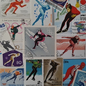 SPEDIZIONE GRATUITA ; 25 francobolli postali vintage di pattinaggio di velocità in tutto il mondo per collezionare, creare pagine di album, collage, ecc.