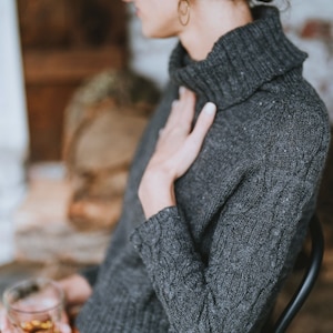 Strickanleitung, PDF, Ari Pullover, Pullover mit Zopfmuster