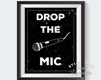 Drop the Mic - Funny Wall Art, Meme Poster, Meme Art Print, Meme Print, Meme Decor, Man Cave Decor, Man Cave Wall Art, Zwart en Wit Print