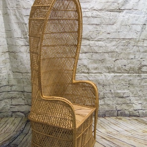 Vintage Wicker Canopy Peacock Chair/ Hooded Rattan Throne