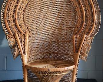 Vintage Wicker Cobra Style Peacock Chair/ Fan Back chair/ Local P/U Chicago area or your shipper!