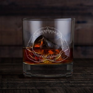 Shark Jaw Rock Glass- Juego de 2 o 4 -Old Fashioned Glass -Laser Engraved Etched Glasses