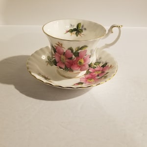 Royal Albert - Prairie Rose - Tea Cup & Saucer - Bone China England