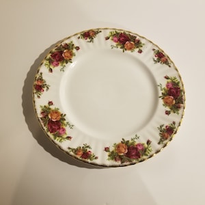 Royal Albert Old Country Roses - Dinner Plate 10 3/8&quot; - England Bone China
