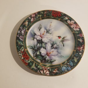 Lena Liu&#39;s Humming Bird Treasury Collection - The Ruby Throated Hummingbird 7 3/4&quot; Plate #10806I