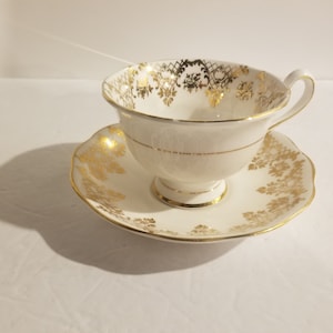 Royal Albert Teetasse & Untertasse Weiß / Gold England Bone China