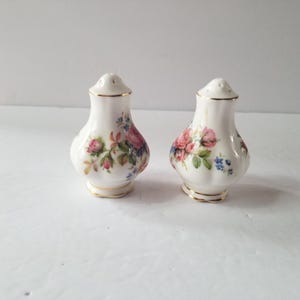 Royal Albert - Moss Rose - Salt & Pepper Shakers - England Bone China