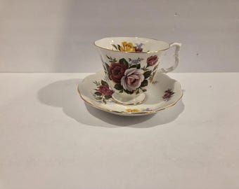 Royal Albert - Roses - Tea Cup and Saucer - Bone China England