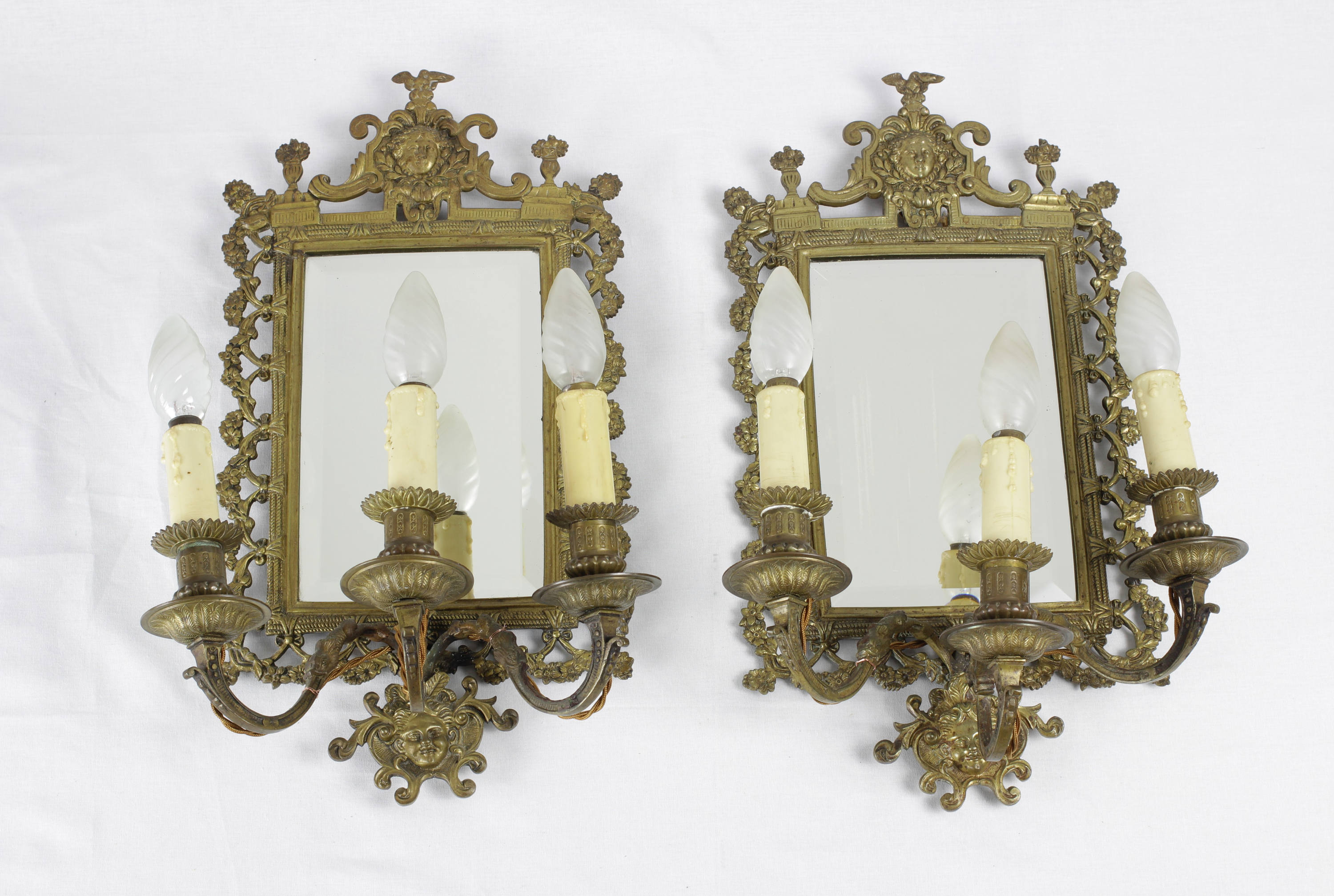 Français Bronze Mirror Wall Sconces // Paire de Louis Xiv Lights