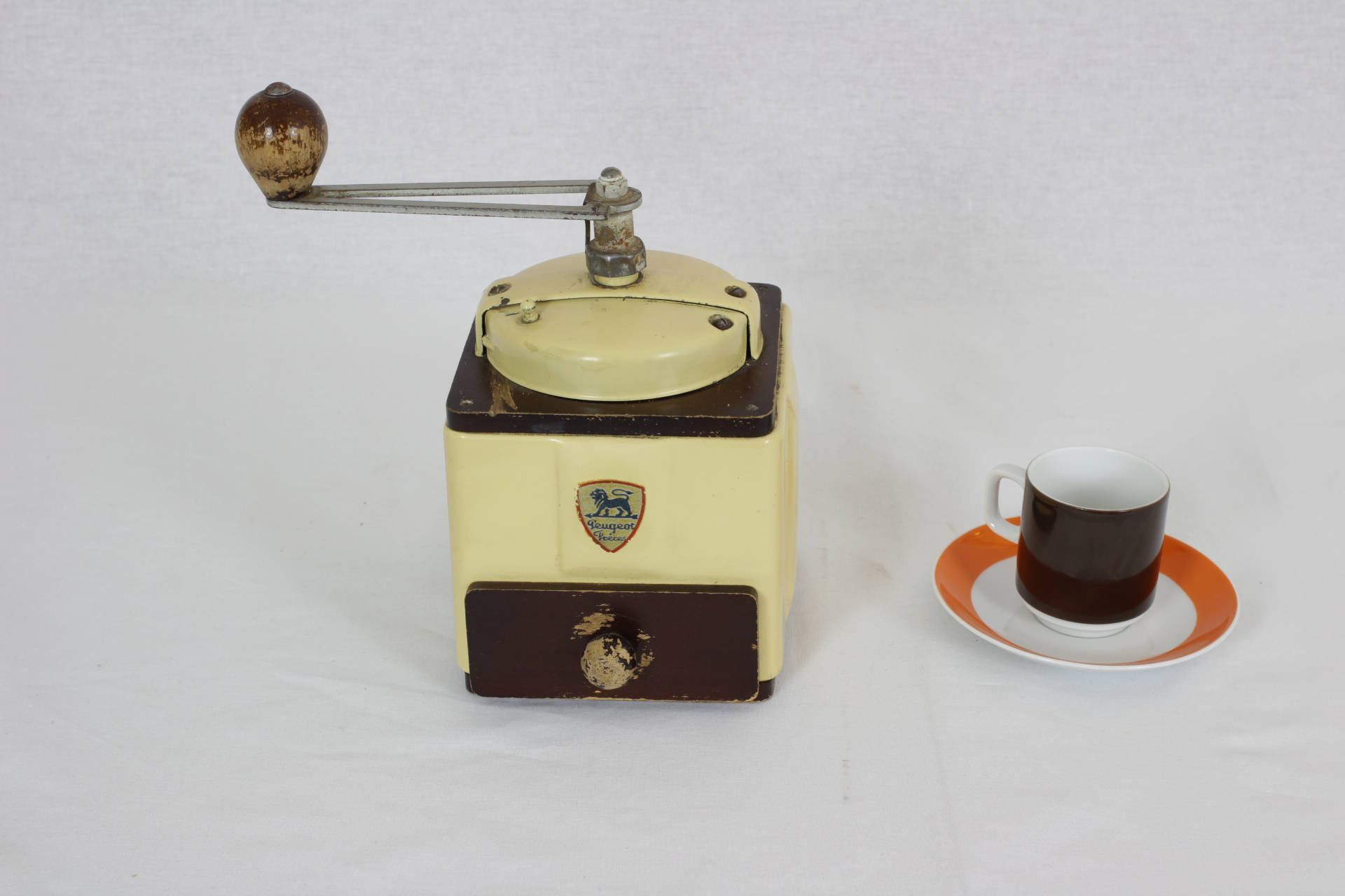 Peugeot Coffee Grinder // Français Vintage Cream Peugeot Grinder