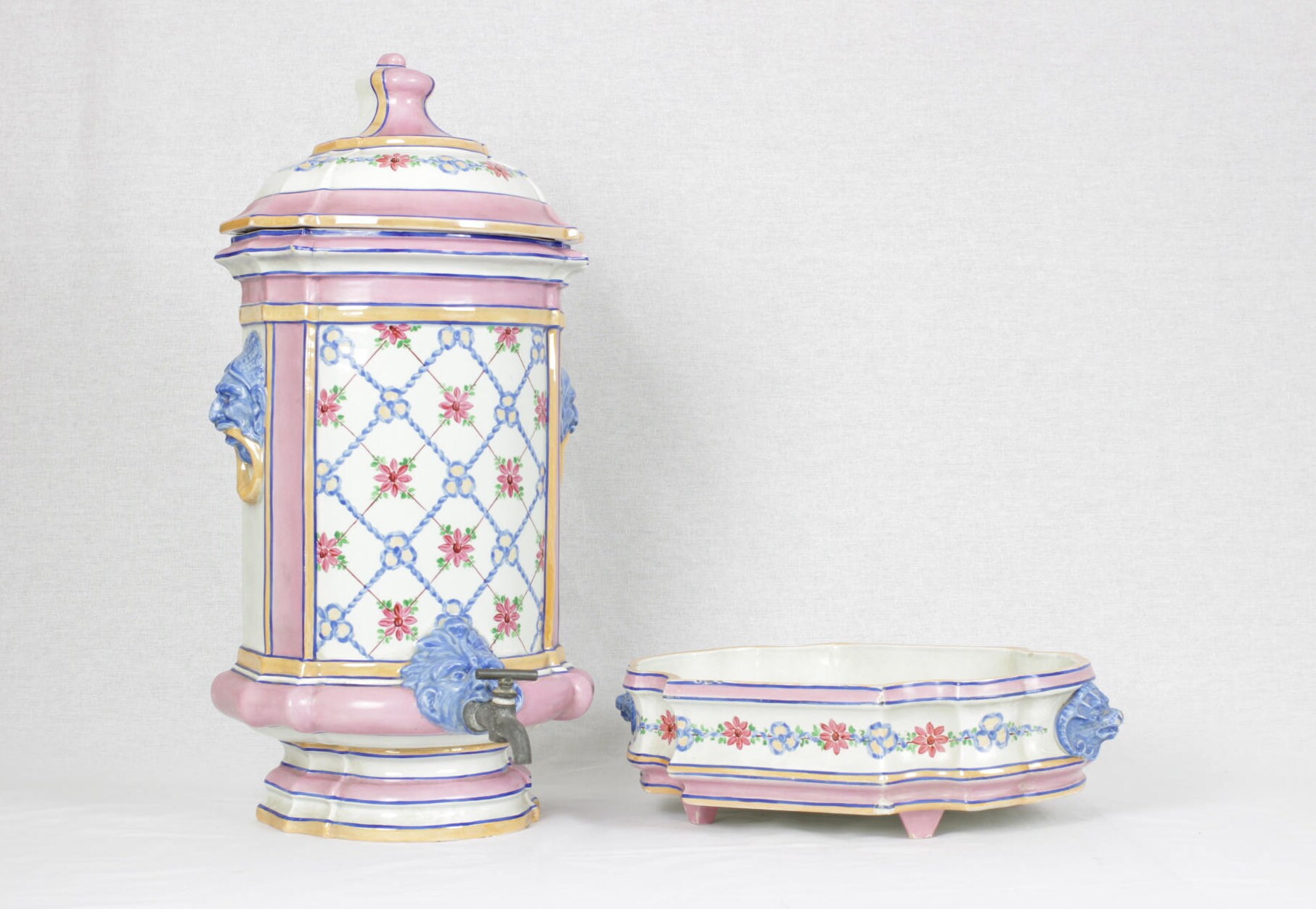 Lavabo // Fontaine d'eau //Antique Français Kitchen Water Faucet & Wash Bowl Faiencerie Wall Hanging