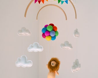 Baby Mobile lion with classic rainbow balloons and clouds | Safari Nursery Decor Baby Shower newborn gift garland Up and away 100% Wool Felt