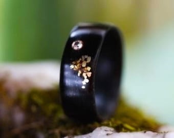 La Bague de la Gold Digger, Wooden Gold Moissanite Ring, Mens Gold Band, Artisan Jewelry, Ebony Gold Ring